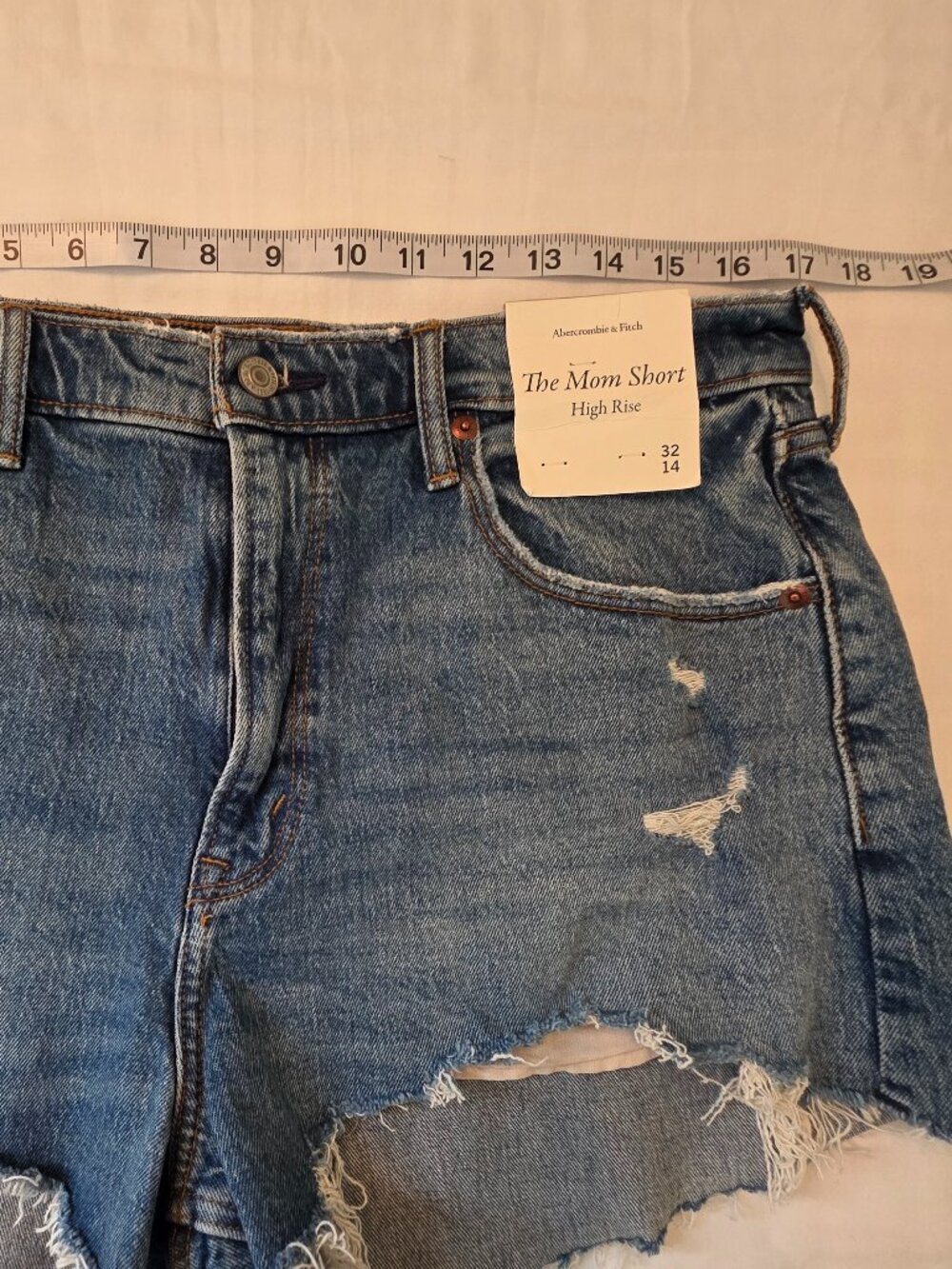 Abercrombie & Fitch "The Mom Short" High Rise, Size 32/14 - Picture 4 of 8